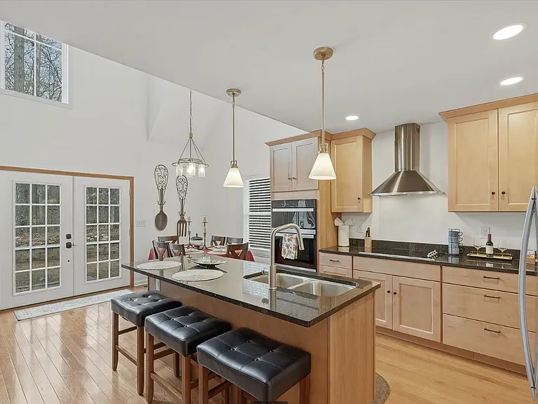 3812 James Ed Rd — Photo 2