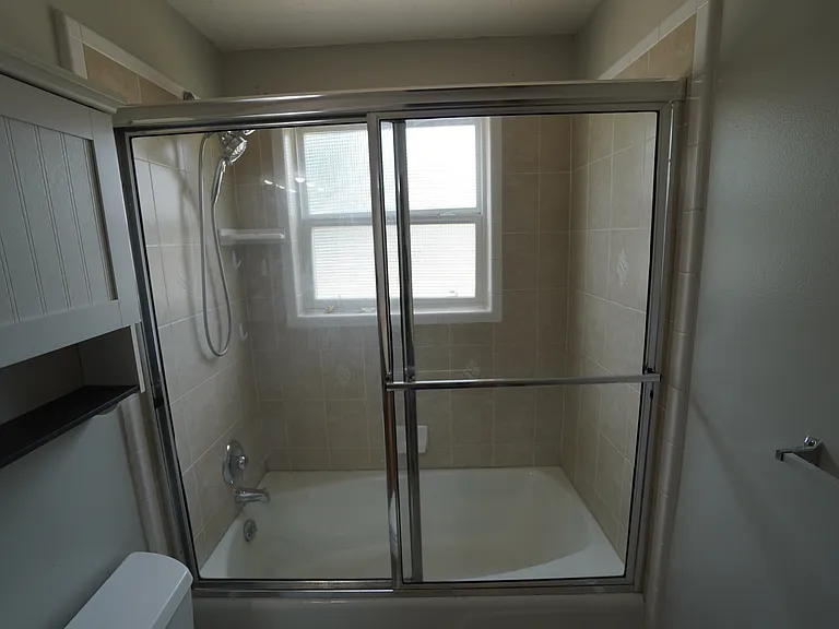 4402 Jefferson Ave — Photo 12