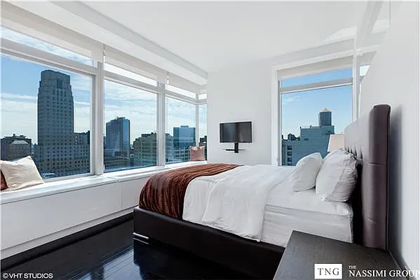 Sold by TNG Nassimi Realty | media 3