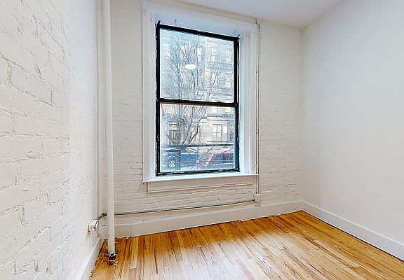 3rd image of 121 E 97th St APT 1E