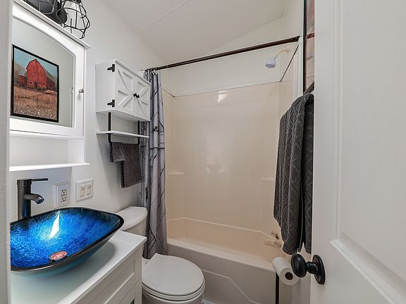 5th image of 155 Smallmouth Ln