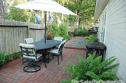 Back Patio : Great for relaxing & entertaining!