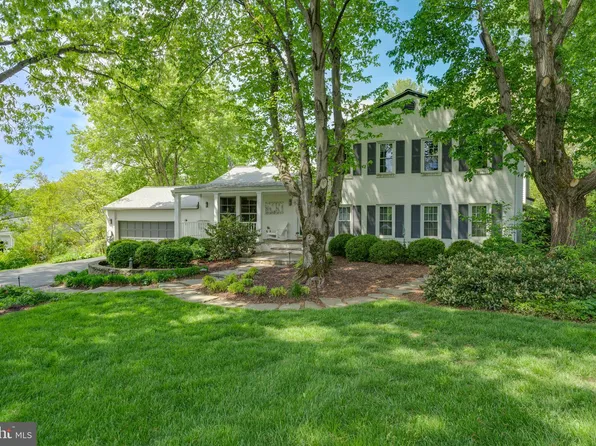 806 Lunenburg Rd, Great Falls, VA 22066