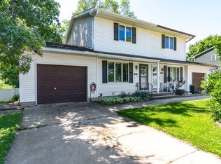 936 Green Bay St, Onalaska, WI 54650