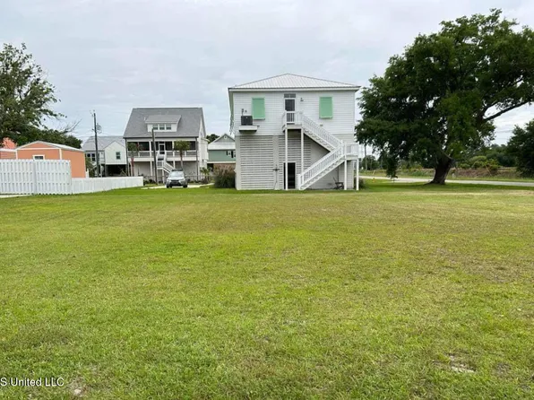 129 Vista Dr, Pass Christian, MS 39571