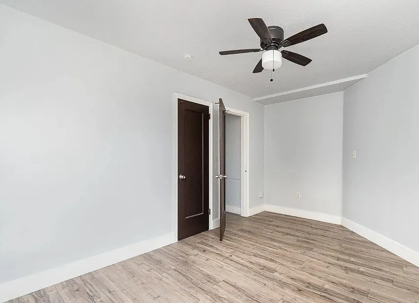 3 bed, $1,100 — Photo 2