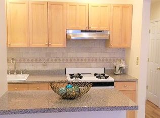 190-12 Station Rd #2F, Flushing, NY 11358