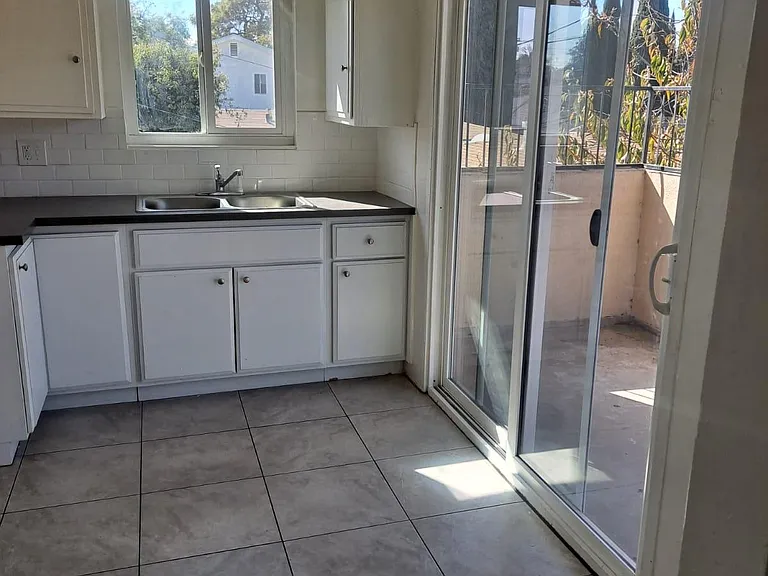 1765 Cedar Ave #10-B — Photo 17