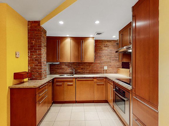 4th image of 87 Gainsborough St APT 307