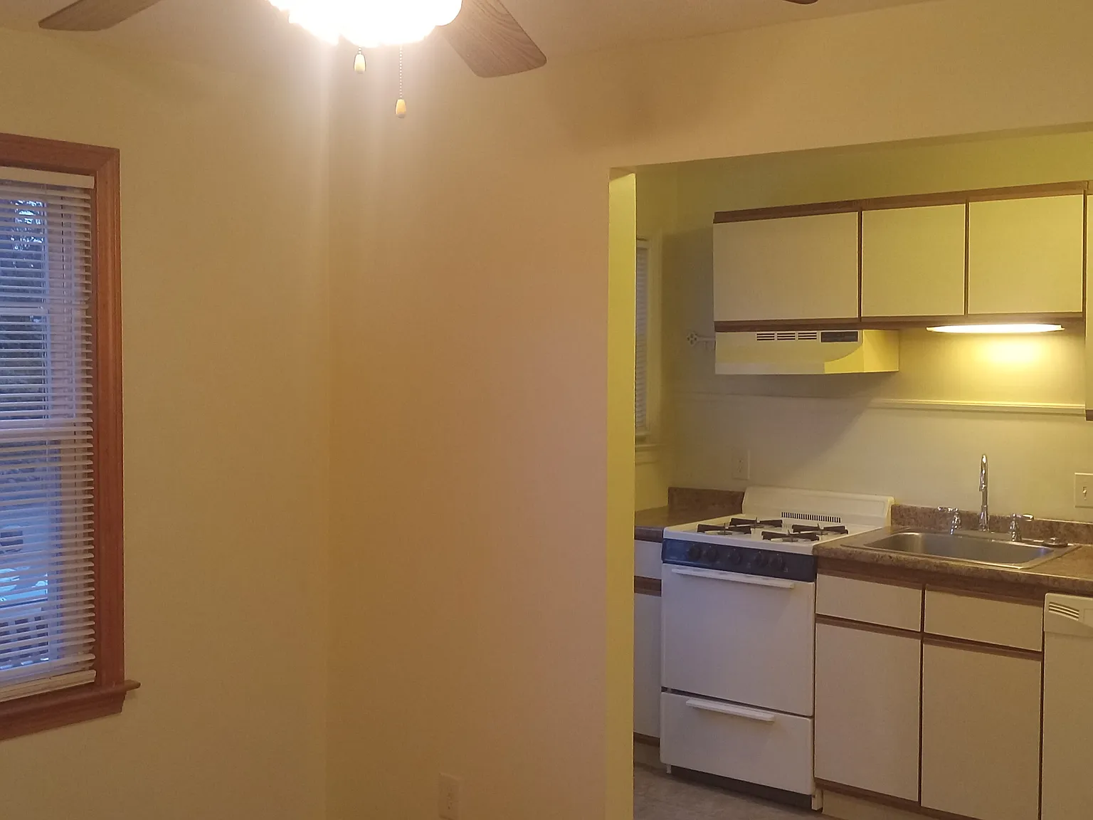 444 Cold Spring Ave — Photo 2