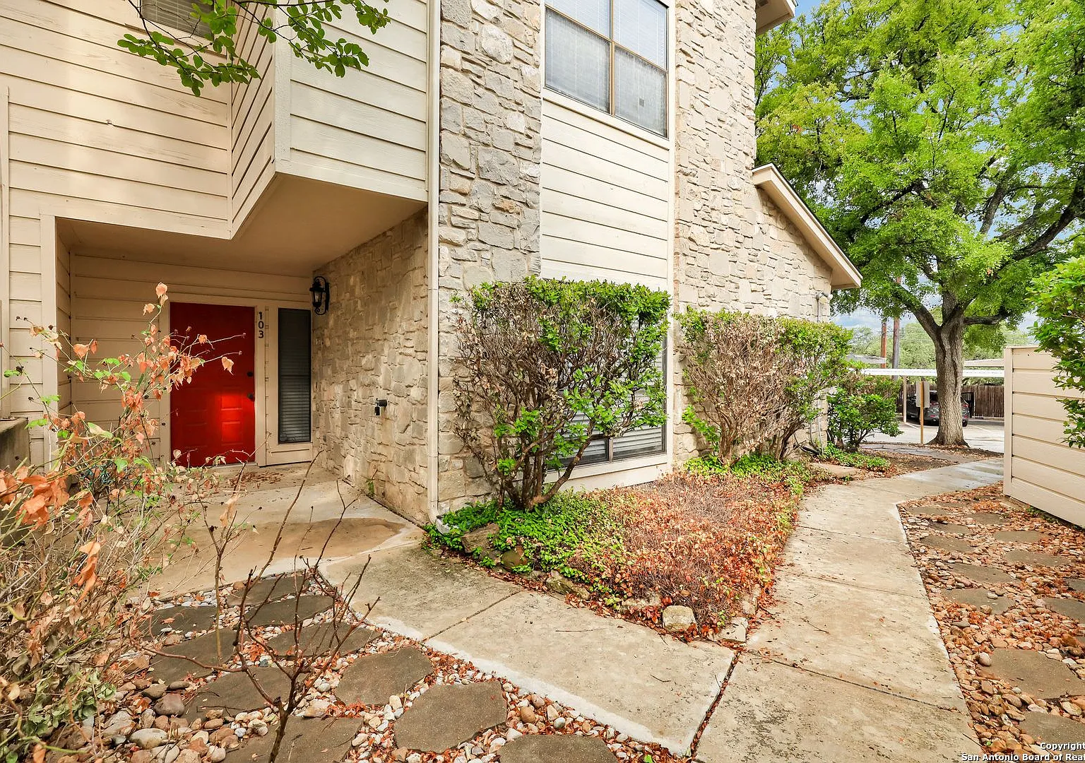 829 W Bitters Rd — Photo 2