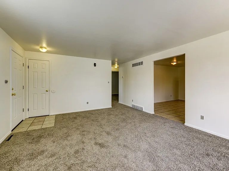 2056 Estes Ln — Photo 8