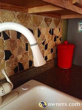 Tumbled marble backsplash