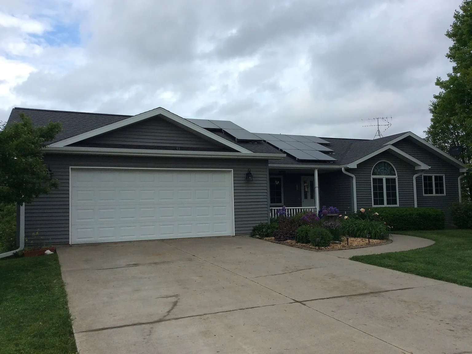 4 bed, 1260 sqft, $2,100 — Photo 4