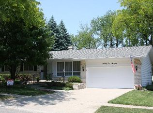 2170 Country Knoll Ln, Elgin, IL 60123