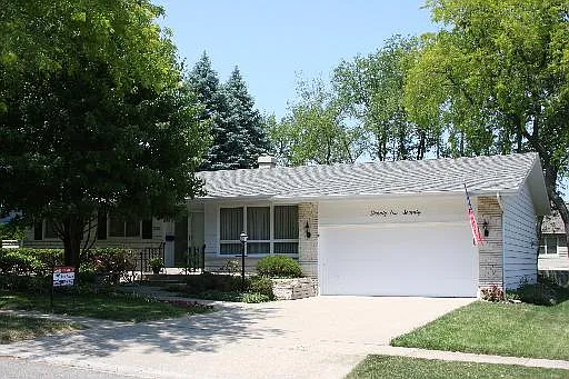 2170 Country Knoll Ln photo 1