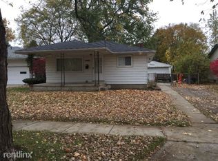28445 N Wesley Ave, Flat Rock, MI 48134