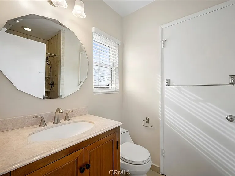 841 Irving — Photo 13