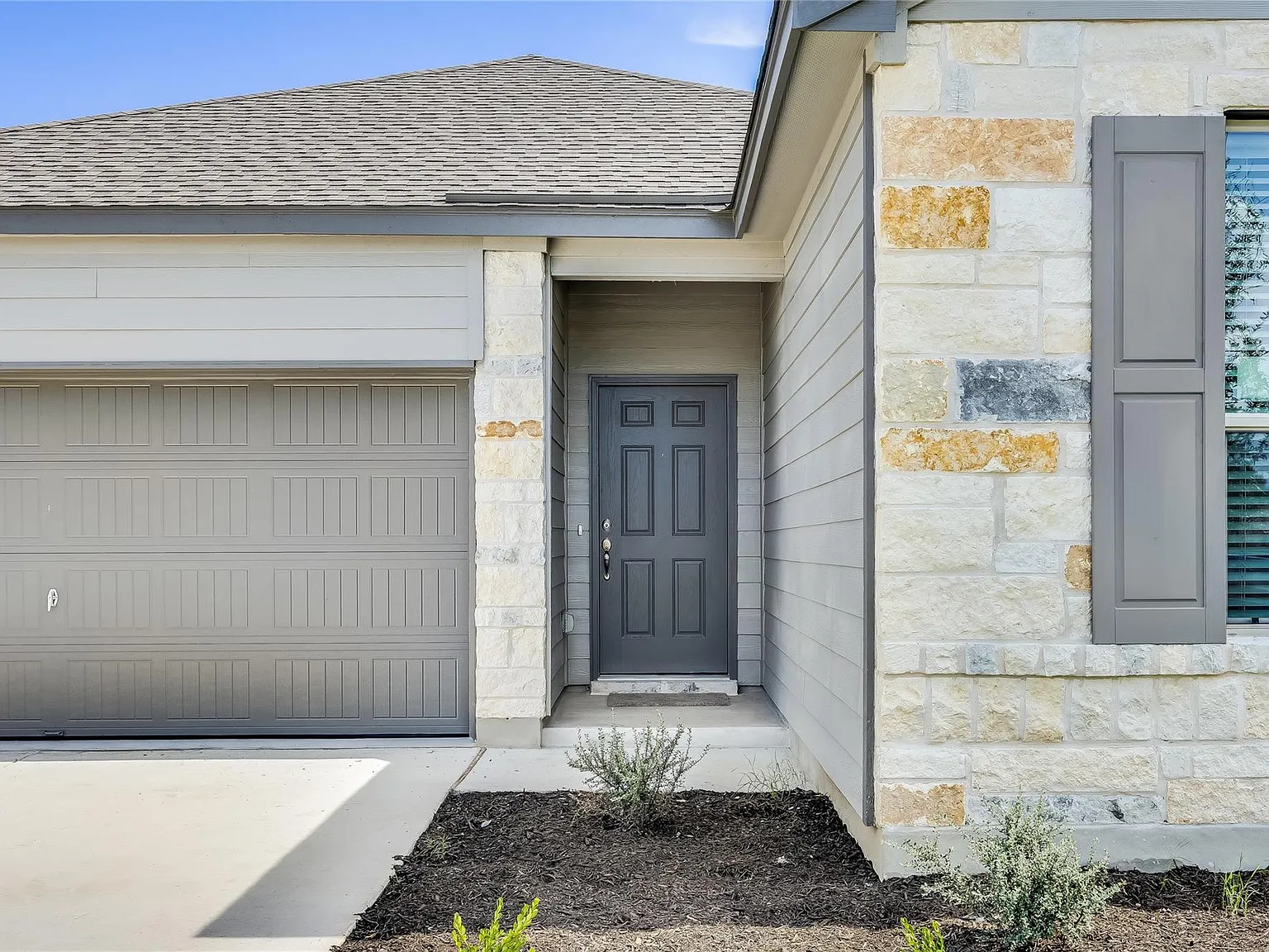 3 bed, 2.0 bath, 1477 sqft, $1,999 — Photo 3