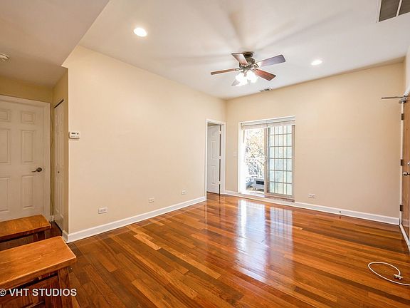 4th image of 3520 N Hamlin Ave Unit 3