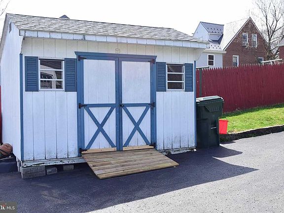 5th image of 526 W Lamb St