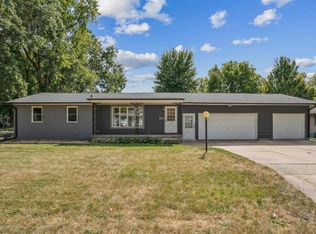 1219 Sunnyside Cir, Cedar Falls, IA 50613