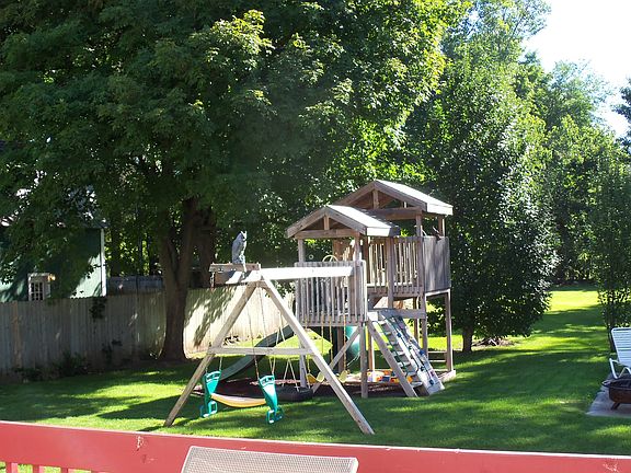 Custom-made play set