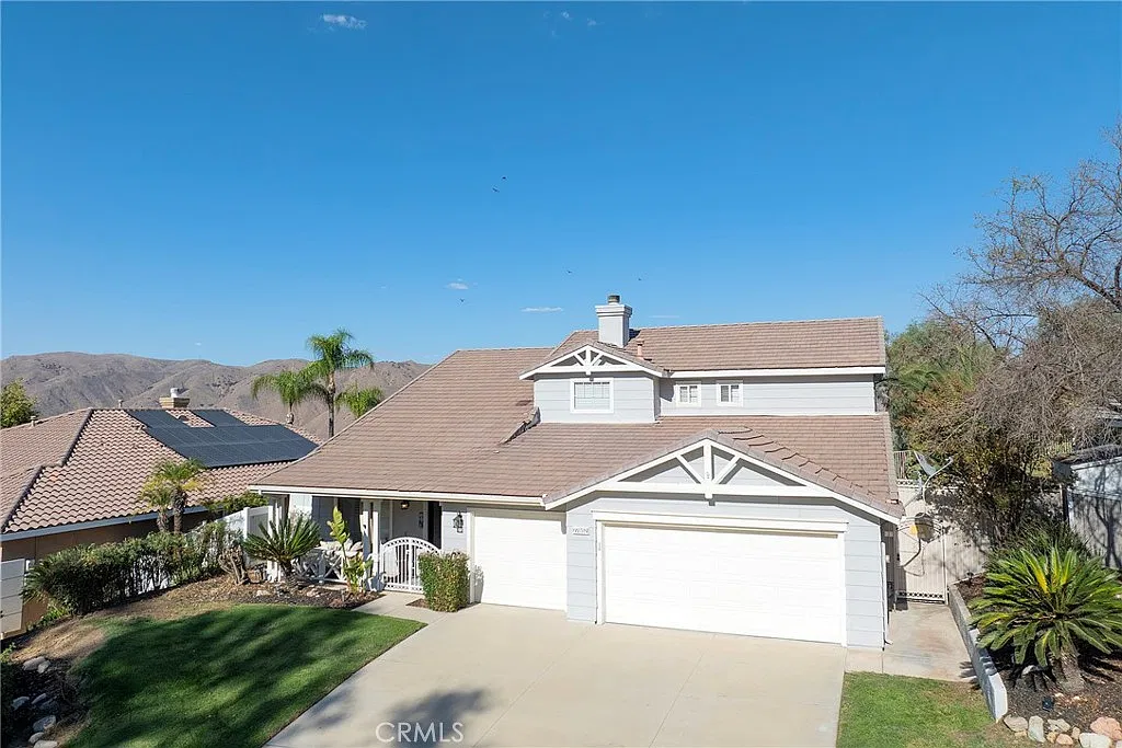 5 bed, 2496 sqft, $3,795 — Photo 3