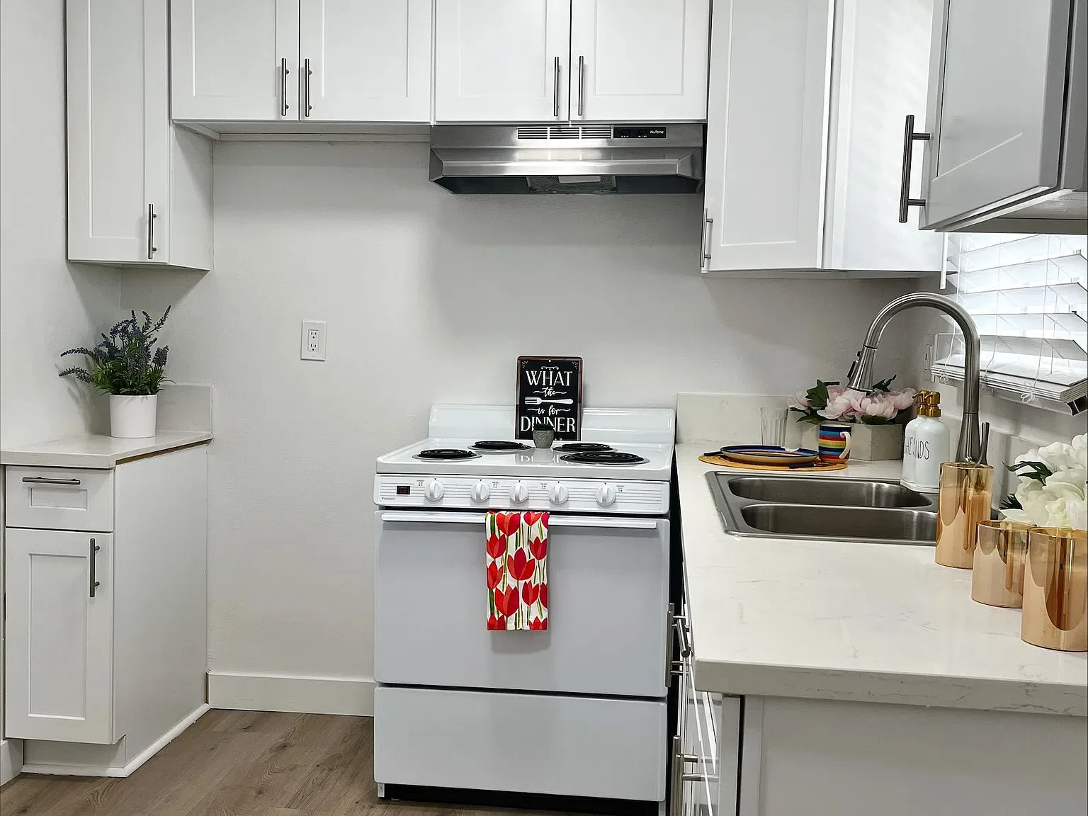 5548 Yarmouth Studio — Photo 1
