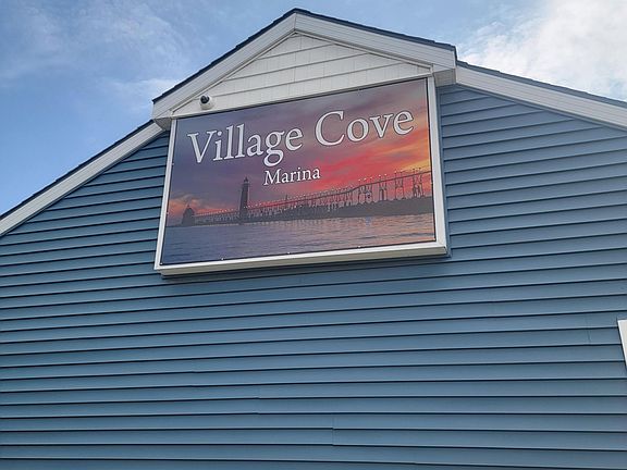 3rd image of 910 W Savidge St #40