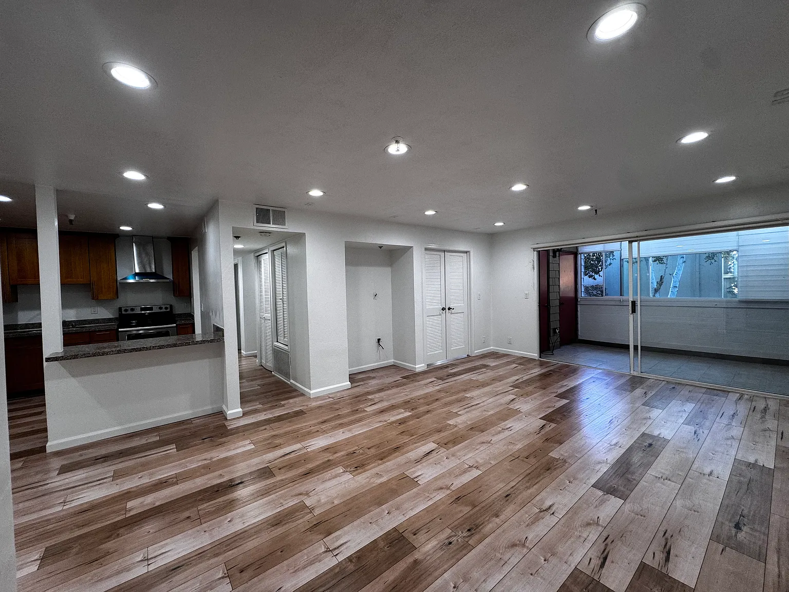 2 bed, 1168 sqft, $4,300 — Photo 1