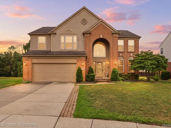 15034 Oak Knoll Ct, Sterling Heights, MI 48312