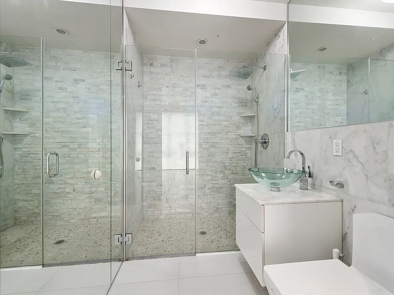 30-11 21st St #6D — Photo 3