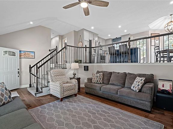 3rd image of 3600 NW Pier Ct
