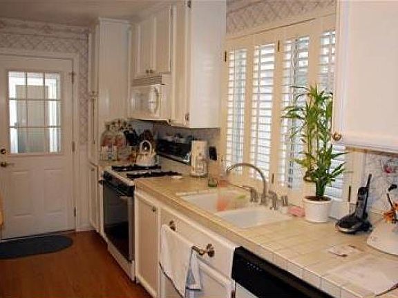 4th image of 4608 Stonebriar Ct
