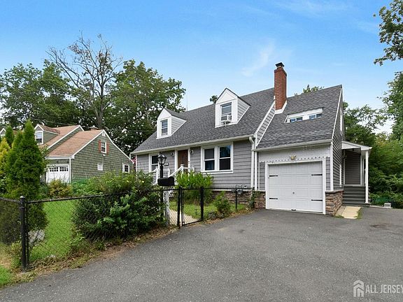 3rd image of 631 Concord Cir