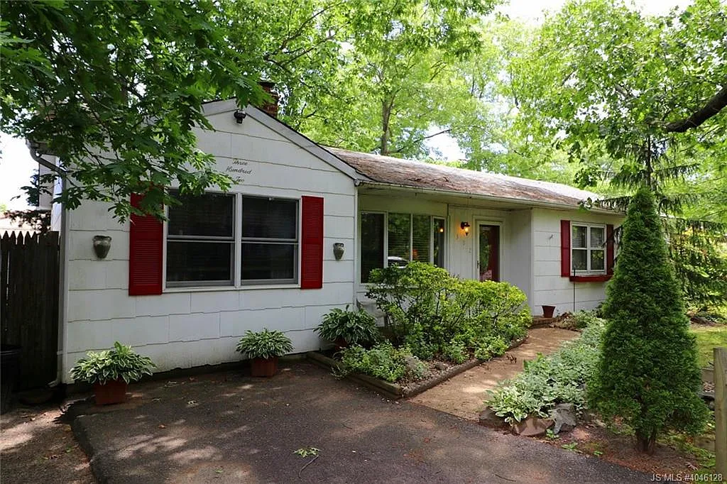 302 Bunnell Pl photo 1