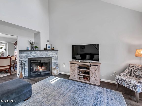 4th image of 216 Coldspring Ct