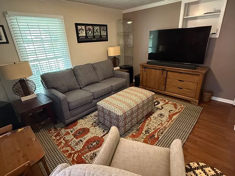 5240-5242 Old Oxford Ln — Photo 16