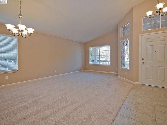 3rd image of 1421 Velasquez Ln