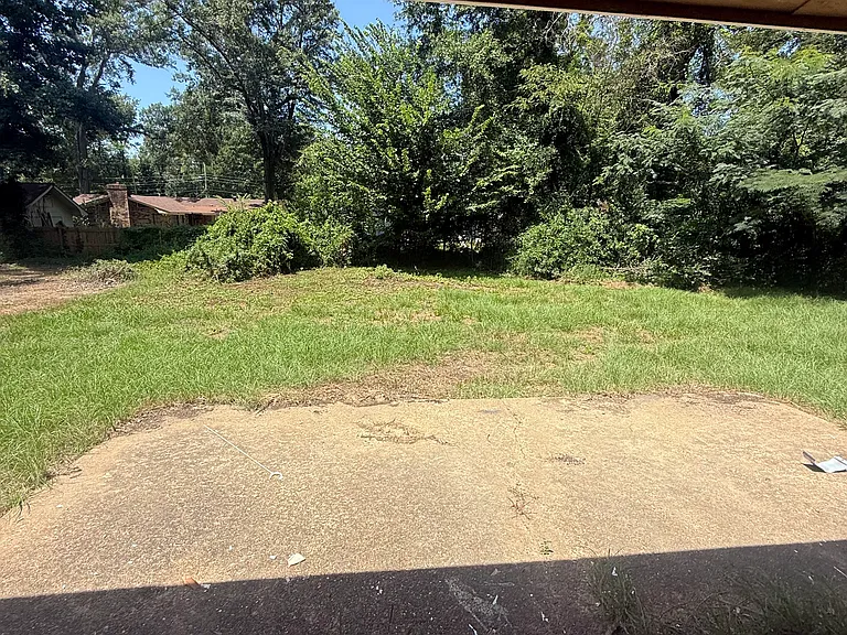 1357 Woody Dr — Photo 3