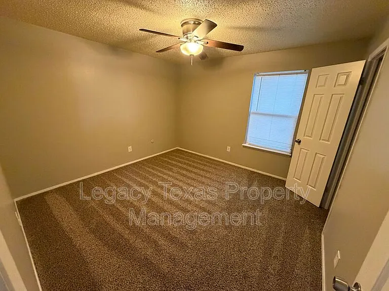 1409 Courtney Pl #A — Photo 9