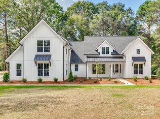 909 Twin Lakes Rd, Rock Hill, SC 29732