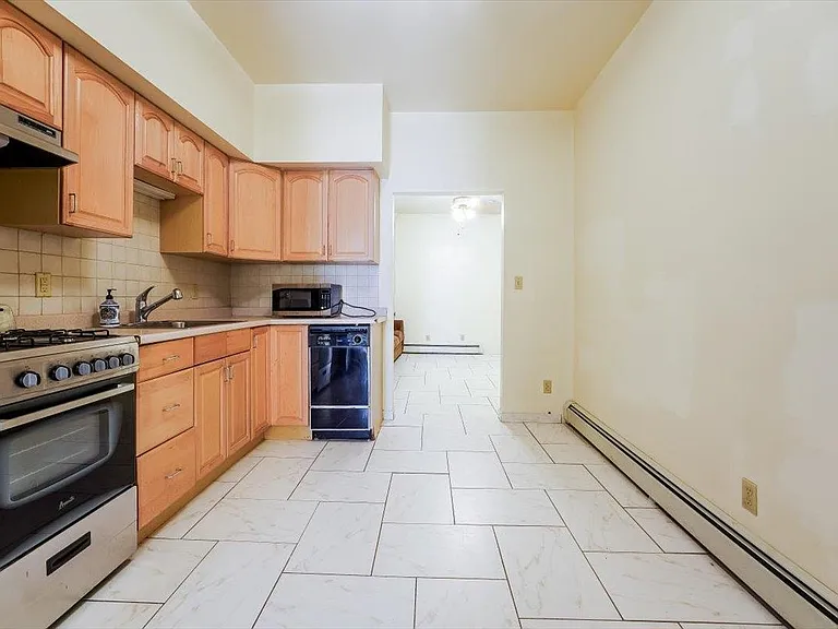 1020 Park Ave #8 — Photo 9