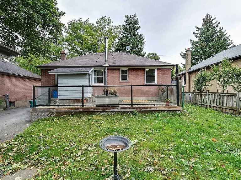 27 Highland Park Blvd — Photo 3