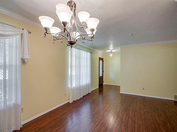 4th image of 2112 Barton Dr