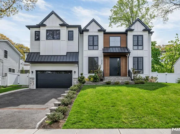 336 Lockwood Dr, Paramus, NJ 07652