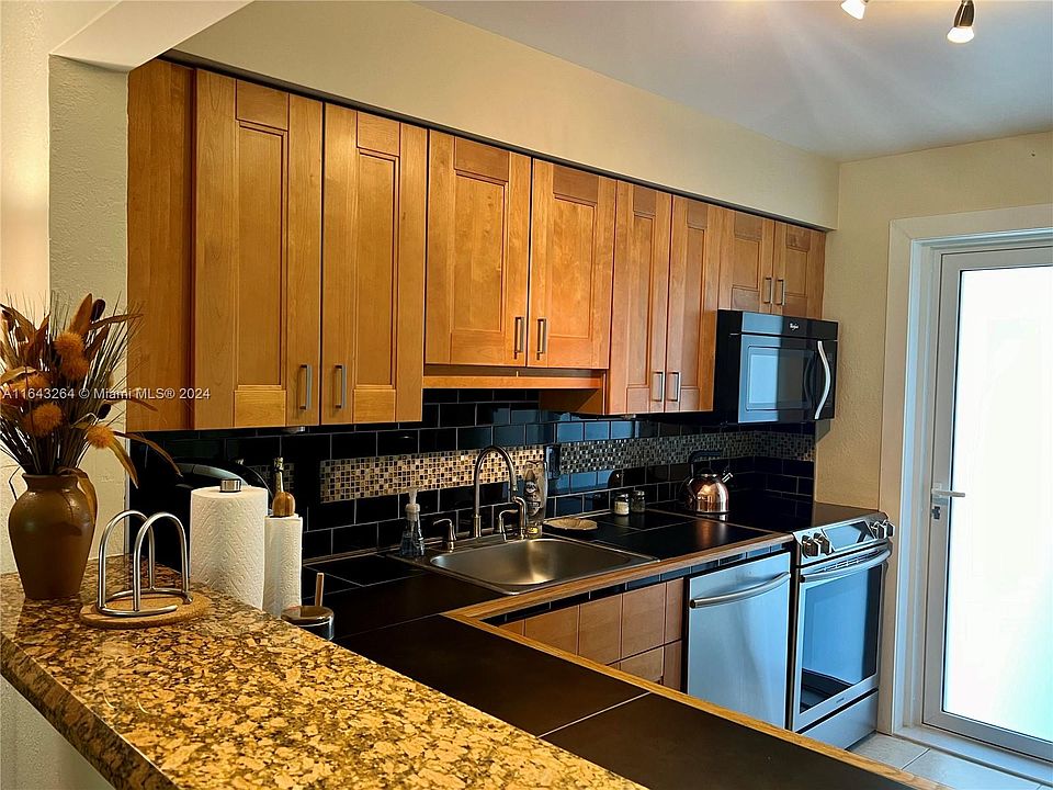 1st image of 1040 SE 4th Ave APT 120