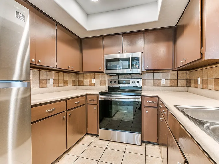504 N Davis Ave — Photo 35