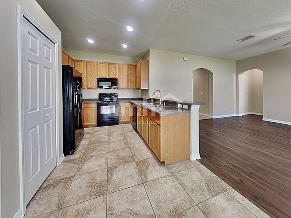 3rd image of 9820 Jasmine Brook Cir